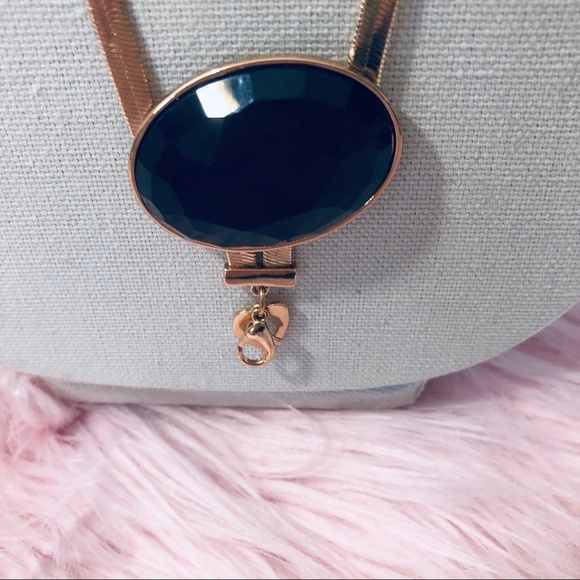 Celina cuff and necklace gold color. - Picture 4 of 8